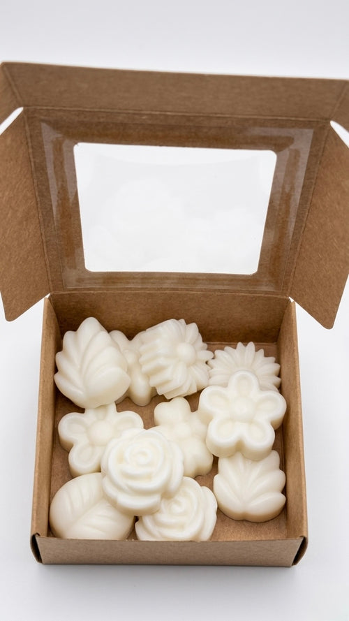 Gardenia Petals – wax melts brancos em formatos florais numa caixa kraft com janela transparente